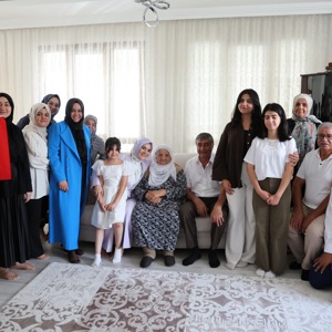 Bakanımız Göktaş’tan Raife Babaanne'ye sürpriz ziyaret - fotoğraf 5