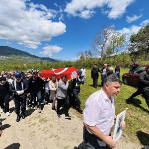 Kıbrıs Gazisi Temel Başbuğ, memleketi Aybastı ilçesi Küçükyaka Mahallesi’nde düzenlenen askeri törenle son yolculuğuna uğurlandı. - fotoğraf 3