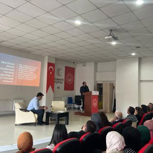 2025 Aile Yılı etkinlikleri kapsamında, aile yapımızı gelenek, görenek ve manevi değerler ışığında ele alan söyleşi programları düzenlendi. - fotoğraf 2