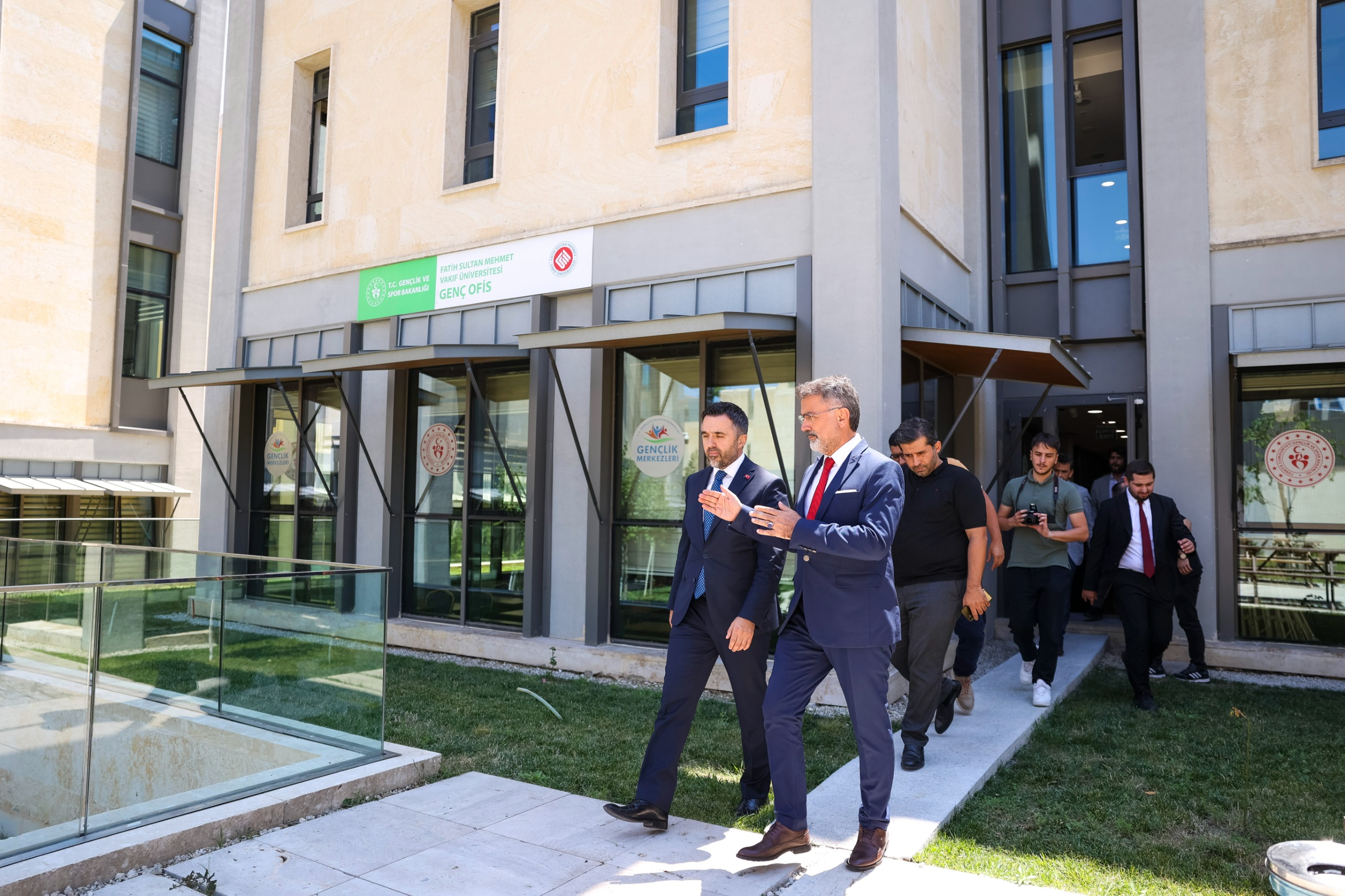 İl Müdürümüz Sayın Ömer TURAN’ın, Fatih Sultan Mehmet Vakıf Üniversitesi Rektörü Prof. Dr. Nevzat Şimşek’e Gerçekleştirdiği Ziyaret