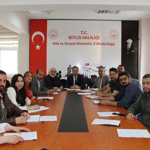 2025 Aile Yılı çalışmaları kapsamında aile alanında faaliyet gösteren akademisyenlerimizin katılımıyla, "Ailenin Korunması ve Güçlendirilmesi Vizyon Belgesi ve Eylem Planı Çalıştayı" istişare toplantısı, İl Müdürümüz Vefa Akdoğan başkanlığında gerçekleştirildi. - fotoğraf 1