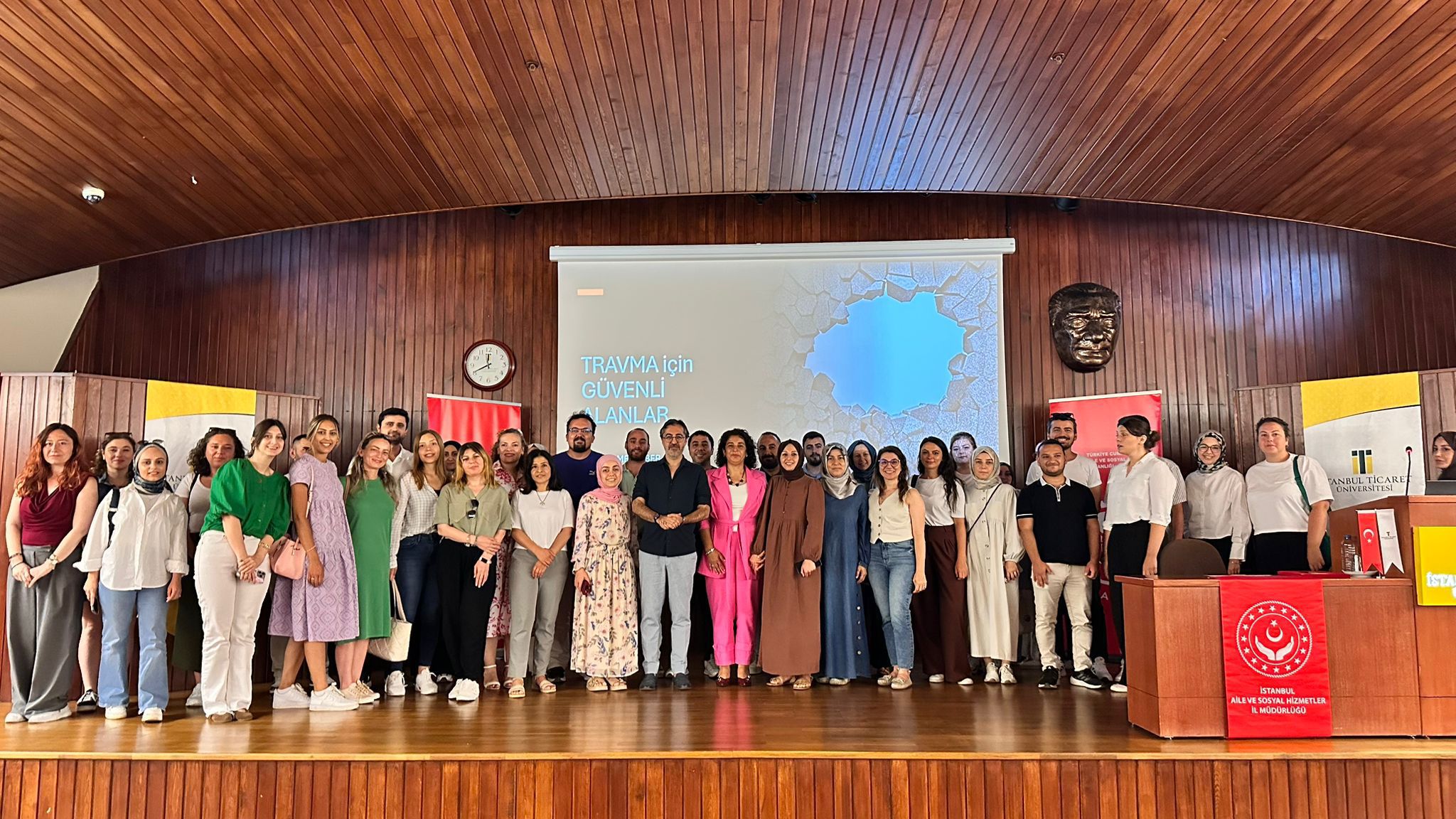 2025 Aile Yılı Kapsamında İl Müdürlüğümüze bağlı Kuruluşlarımızda Görev Yapan Personelimize Yönelik Travma Duyarlı Hizmet Semineri Gerçekleştirilmiştir