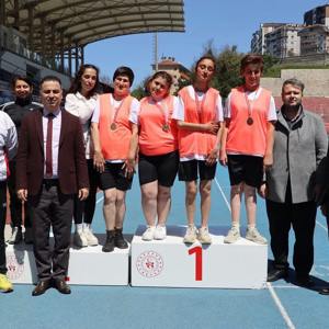 Devrek Engelsiz Yaşam Rehabilitasyon ve Aile Danışma Merkezi Müdürlüğümüzden Hizmet Almakta Olan Kızlarımız Atletizm ve Masa Tenisi Şampiyonalarında 5 Birincilik Madalyası Alarak Bizleri Gururlandırmışlardır. - fotoğraf 2