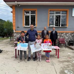 2025 Aile Yılı Etkinlikleri Kapsamında Müdürlüğümüze bağlı Alaplı Sosyal Hizmet Merkezi Tarafından Düzenlenen ‘Aile’ Temalı Resim Yarışması Gerçekleştirildi. - fotoğraf 2