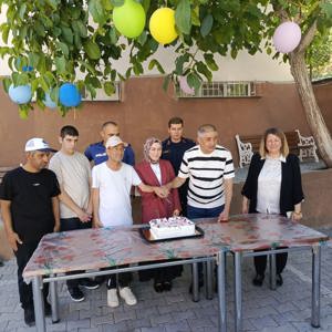 Başyayla Bakım, Rehabilitasyon ve Aile Danışma Merkezi Müdürlüğündeki Özel Bireylerimizin Doğum Günleri Kutlandı - fotoğraf 5
