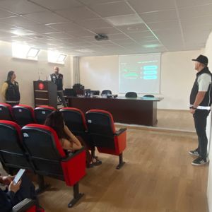 En İyi Narkotik Polisi Anne - fotoğraf 1