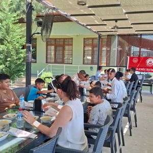 Kurumumuz Hizmet Modellerinden Faydalanan Mezun Öğrencilere Yemek Etkinliği Düzenlendi. - fotoğraf 2