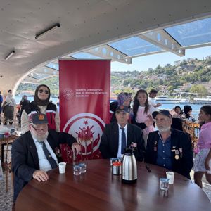 Aile Yılı kapsamında Sultanbeyli Hizmet Müdürlükleri Koordinasyonunda 450 Kişilik Katılımla “Aile Yılı” Temalı Boğaz Turu Düzenlendi - fotoğraf 2