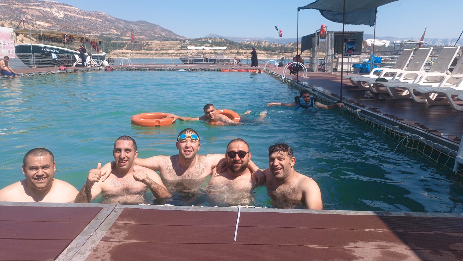 Özel Gereksinimli Gençlerimizin Havuz Keyfi