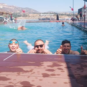 Özel Gereksinimli Gençlerimizin Havuz Keyfi - fotoğraf 3