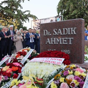 Bakanımız Göktaş, Batı Trakya'da Dr. Sadık Ahmet'in vefatının 30. yıl dönümünde düzenlenen anma törenine katıldı - fotoğraf 3