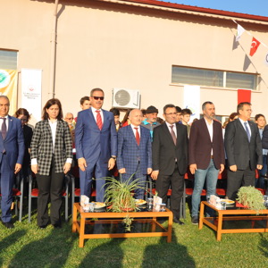 “NESİLLER HUZUR BAHÇELERİNDE BULUŞUYOR” MUHARREM SANCAKLI HUZUREVİ BAHÇESİNDE TIBBİ VE AROMATİK BİTKİ DİKİLDİ. - fotoğraf 1