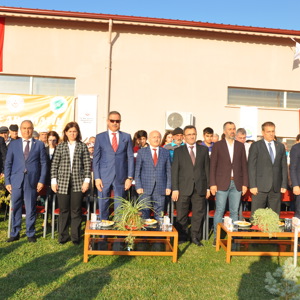 “NESİLLER HUZUR BAHÇELERİNDE BULUŞUYOR” MUHARREM SANCAKLI HUZUREVİ BAHÇESİNDE TIBBİ VE AROMATİK BİTKİ DİKİLDİ. - fotoğraf 2