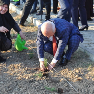 “NESİLLER HUZUR BAHÇELERİNDE BULUŞUYOR” MUHARREM SANCAKLI HUZUREVİ BAHÇESİNDE TIBBİ VE AROMATİK BİTKİ DİKİLDİ. - fotoğraf 21