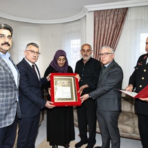 Şehidimiz Emre Polat’ın Ailesine Ziyaret ve Şehadet Belgesi Takdimi - fotoğraf 1