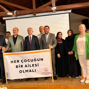 2025 #Aileyılı ve Koruyucu Aile Günü kapsamında  “Bir Yetime Aile Olmak – Koruyucu Aile Uygulamasının Dini Yönü” konulu konferans düzenlendi. - fotoğraf 1