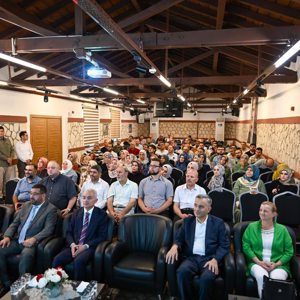 2025 #Aileyılı ve Koruyucu Aile Günü kapsamında  “Bir Yetime Aile Olmak – Koruyucu Aile Uygulamasının Dini Yönü” konulu konferans düzenlendi. - fotoğraf 2