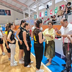 Çocuk Hizmetleri Genel Müdürlüğü 7. Voleybol Türkiye Şampiyonası Grup Elemelerinde Kız Takımımız ve Erkek Takımımız Marmara Bölge Şampiyonu Oldu - fotoğraf 1