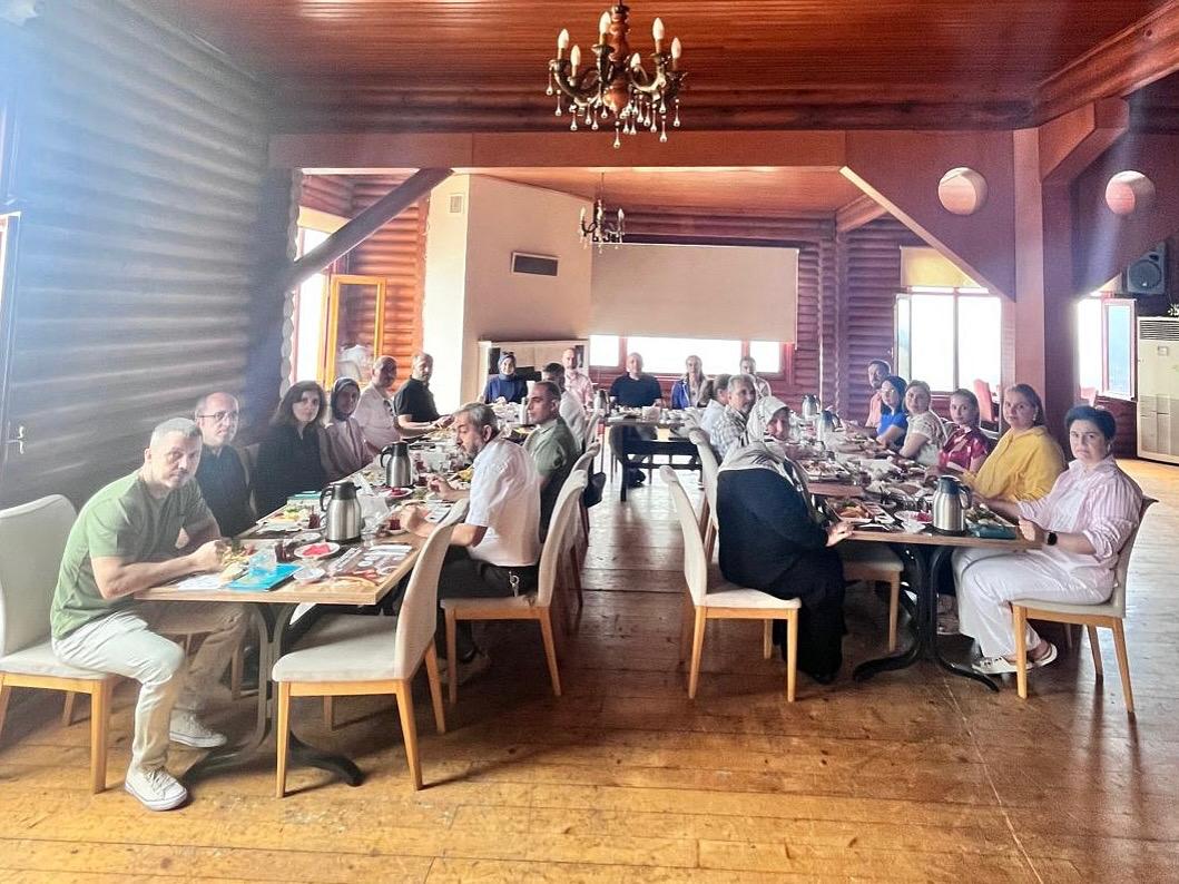  İl Müdürümüz Sayın Mehmet UÇAR’ ın katılımıyla, Hendek Sosyal Hizmet Merkezi Müdürlüğünde Kuruluş Müdürleri Toplantısı Gerçekleştirildi.