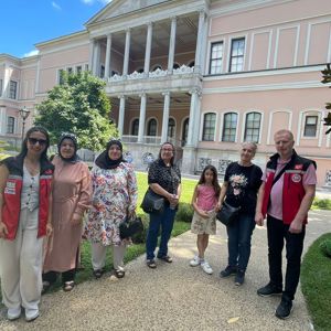2025 Aile Yılı Kapsamında Bağlı Kuruluşlarımızdan Fatih Sosyal Hizmet Merkezi Tarafından Şehit Yakınlarımızla Birlikte Dolmabahçe Sarayı’na Gezi Düzenlenmiştir. - fotoğraf 2