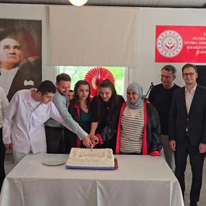 İl Müdürlüğümüze Bağlı Kuruluşlarımızdan İstanbul Görme Engelliler Rehabilitasyon Merkezimizde 102. Dönem Mezuniyet Töreni Gerçekleşmiştir - fotoğraf 1