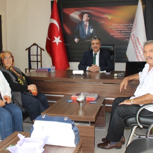 Aziz Şehidimiz Jandarma Er Fettah Çevikoğlu’nun Emaneti Kıymetli Ailesi İl Müdürlüğümüze Ziyarette Bulundu - fotoğraf 1