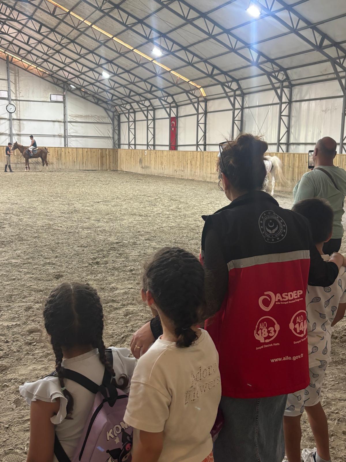 Sosyal ve Ekonomik Destek Hizmet Modelinden Yararlanan Çocuklarımıza Okul Destek Projesi Kapsamında Etkinlikler Düzenlemeye Devam Ediyoruz
