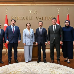 İlimize teşrif eden Aile ve Sosyal Hizmetler Bakan Yardımcımız Dr. Sevim Sayım MADAK, Kocaeli Valimiz Sayın İlhami AKTAŞ’ı makamında ziyaret etti. - fotoğraf 1