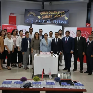 “Gündoğarken Sanat Sokağı”nın açılışı; Sayın Aile ve Sosyal Hizmetler Bakan Yardımcımız Dr. Sevim Sayım Madak ve Kocaeli Valimiz İlhami Aktaş'ın katılımlarıyla gerçekleştirildi. - fotoğraf 3