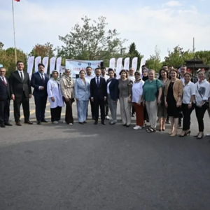 “Gündoğarken Sanat Sokağı”nın açılışı; Sayın Aile ve Sosyal Hizmetler Bakan Yardımcımız Dr. Sevim Sayım Madak ve Kocaeli Valimiz İlhami Aktaş'ın katılımlarıyla gerçekleştirildi. - fotoğraf 4