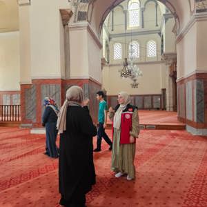 2025 Aile Yılı Kapsamında Şehit Yakınlarımızla Camii ve Türbe Ziyaretleri Gerçekleştirildi - fotoğraf 3