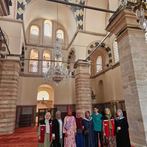 2025 Aile Yılı Kapsamında Şehit Yakınlarımızla Camii ve Türbe Ziyaretleri Gerçekleştirildi - fotoğraf 4