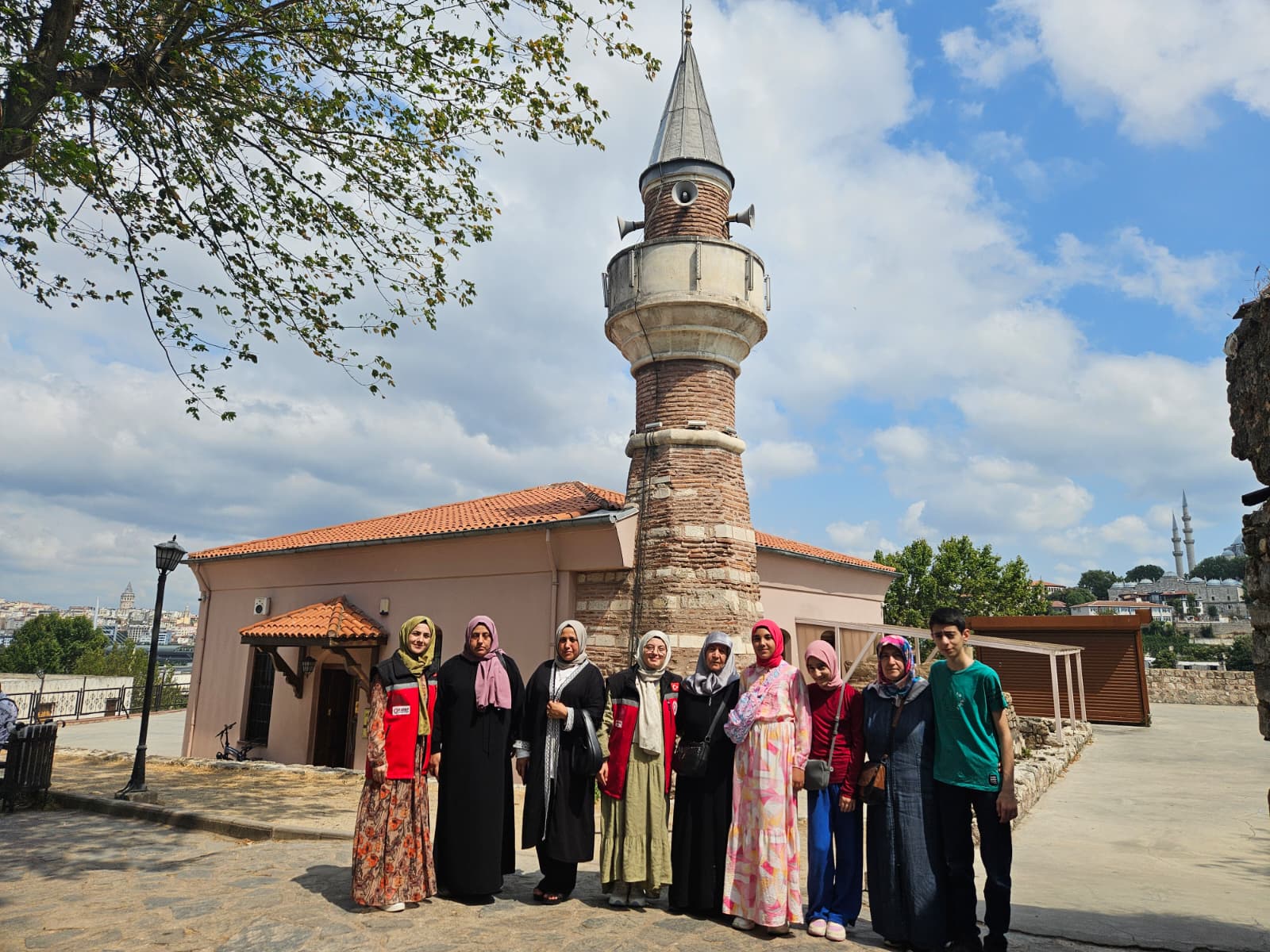 2025 Aile Yılı Kapsamında Şehit Yakınlarımızla Camii ve Türbe Ziyaretleri Gerçekleştirildi