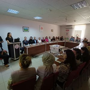 Valimiz  Numan Hatipoğlu’nun eşi Psikolog Dr. Ayfer Hatipoğlu başkanlığında: Gönül Elçileri ile Koruyucu Aile Hizmet Modeli Farkındalık Toplantısı yapıldı.  - fotoğraf 6