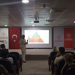 “2025 Aile Yılı” Kapsamında Gençlik ve Spor İl Müdürlüğü Personeline Aile İçi İletişim ve Eş Seçimi Eğitimi Verildi - fotoğraf 2