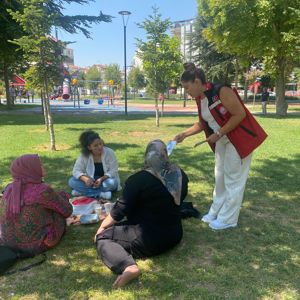Kadına Yönelik Şiddetle Mücadele Kapsamında Karaman Millet Bahçesi'nde Farkındalık Çalışması Gerçekleştirildi - fotoğraf 1
