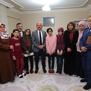 Valimiz Dr Osman VAROL İl Müdürlüğümüze bağlı Çocuk Evleri Koordinasyon Merkezi Müdürlüğü Mihri Hatun Çocuk Evini ziyaret etti  - fotoğraf 3