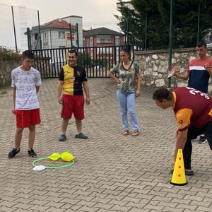 Yenice Engelsiz Yaşam Merkezi’nde Survivor Heyecanı - fotoğraf 1