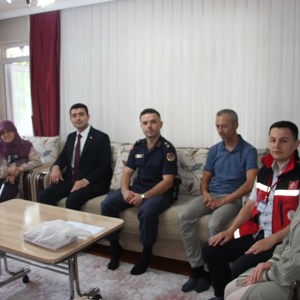 Şehit Ahmet Özlü’nün Ailesine Anlamlı Ziyaret - fotoğraf 1