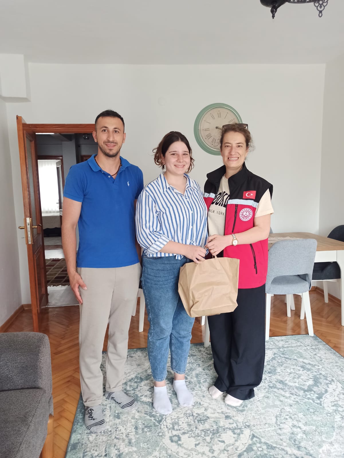 Aile Yılı Kapsamında 'Evlenecek Gençlerin Desteklenmesi' Projesinden Yararlanan Çiftlerimizi Ziyaret Ederek, Sayın Bakanımız Mahinur ÖZDEMİR GÖKTAŞ’ın Tebriklerini İletiyoruz