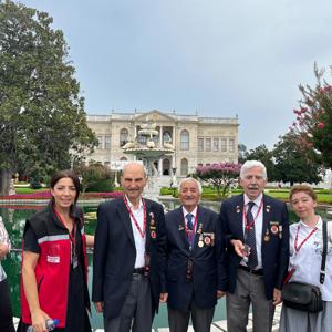 2025 Aile Yılı Kapsamında Kahraman Gazilerimiz ve Kıymetli Şehit Yakınlarımızla Dolmabahçe Sarayı ve Yahya Efendi Türbesine Ziyaret Gerçekleşmiştir - fotoğraf 1