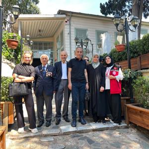 2025 Aile Yılı Kapsamında Kahraman Gazilerimiz ve Kıymetli Şehit Yakınlarımızla Dolmabahçe Sarayı ve Yahya Efendi Türbesine Ziyaret Gerçekleşmiştir - fotoğraf 3
