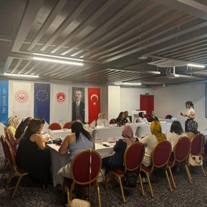 Geçici Koruyucu Aile Paydaş Toplantısı ve Eğitim Programı Gerçekleştirildi - fotoğraf 4