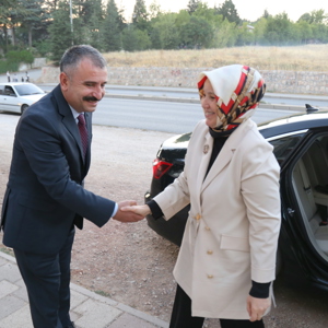 Bakan Yardımcımız Sayın Leman Yenigün ve İl Müdürümüz Orhan Bayrak'tan Sporcu Çocuklara Anlamlı Ziyaret - fotoğraf 1