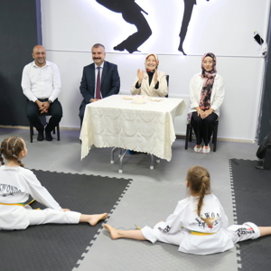 Bakan Yardımcımız Sayın Leman Yenigün ve İl Müdürümüz Orhan Bayrak'tan Sporcu Çocuklara Anlamlı Ziyaret - fotoğraf 9