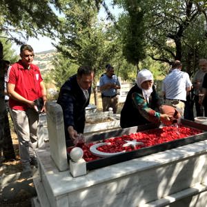 Şehidimizi Kabri Başında Dualar İle Andık - fotoğraf 2