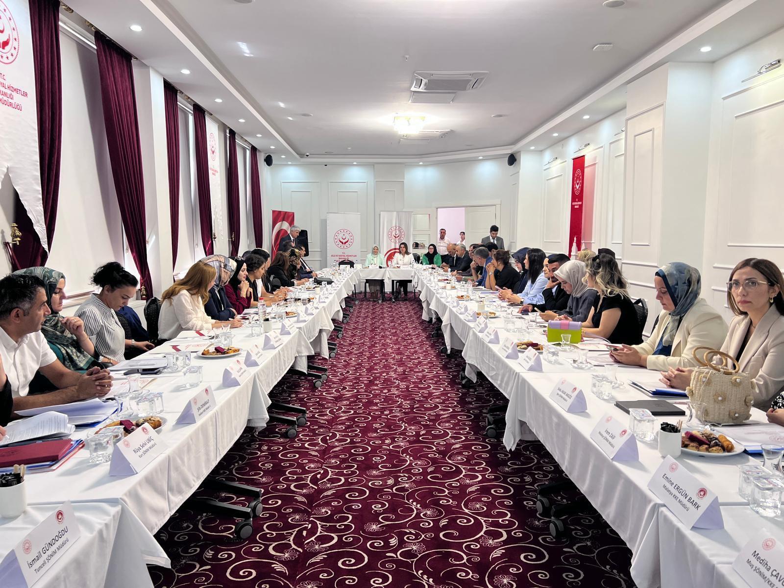 Bakan Yardımcımız Sayın Leman Yenigün Başkanlığında Kadın Hizmetleri Bölgesel İstişare Toplantısı Van’da Gerçekleştirildi