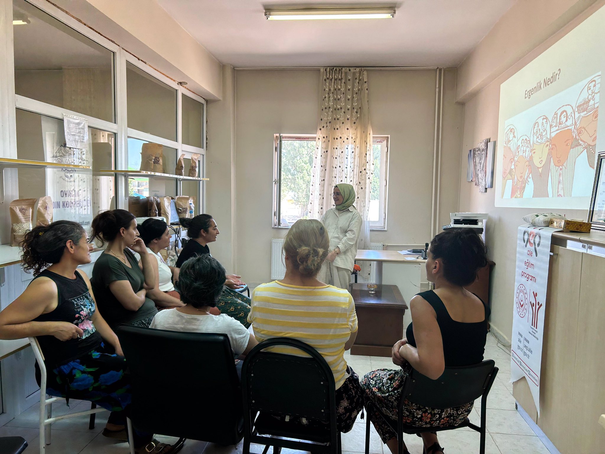 Ovacık Kadın Kooperatifi üyeleriyle “Ergenlik ve Riskli Davranışlar” konulu grup çalışmamız gerçekleştirildi. 