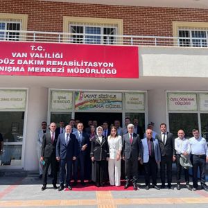 Aile ve Sosyal Hizmetler Bakan Yardımcısı Sn. Leman Yenigün Gündüz Bakım Aile Danışma ve Rehabilitasyon Merkezi Müdürlüğünü ziyaret ederek, burada kuruluş müdürleri toplantısı gerçekleştirdi. - fotoğraf 2