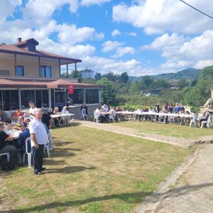 Sayın Valimiz Muammer Erol, Ünye esnaflarından Yahya Karaoğlan tarafından hayata geçirilen “Şehitler Bahçesi” projesi kapsamında düzenlenen kahvaltı programına katıldı. - fotoğraf 3